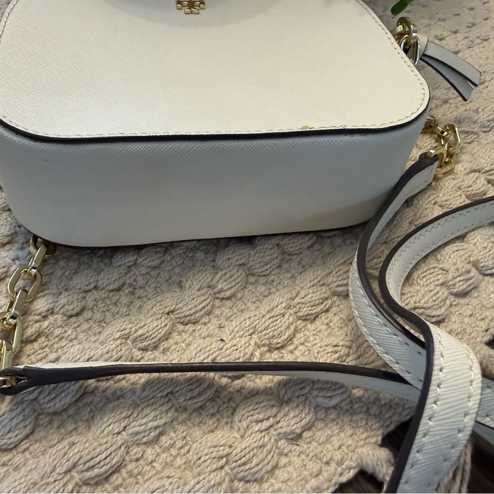 Tory Burch Ivory Emerson Round  Crossbody Bag with Gold Chain - Picture 2 of 9